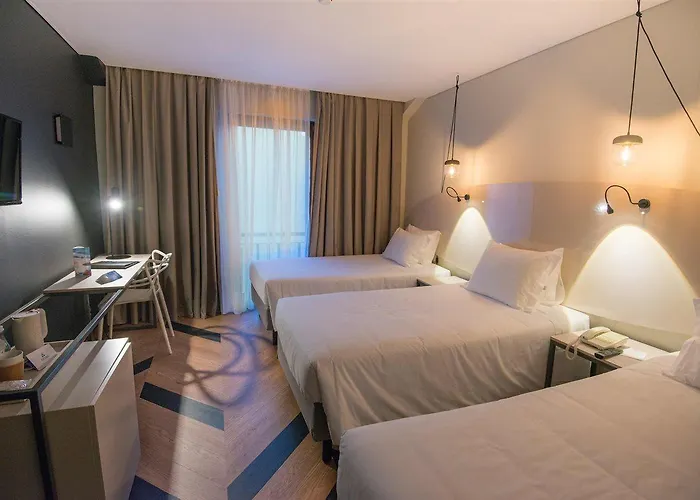 ホテル Azoris Angra Garden - Plaza アングラ・ド・エロイーズモ